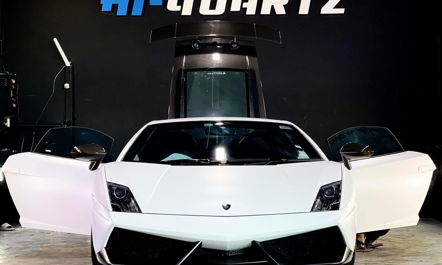 Lamborghini Gallardo ที่ศูนย์บริการ Hi-Quartz