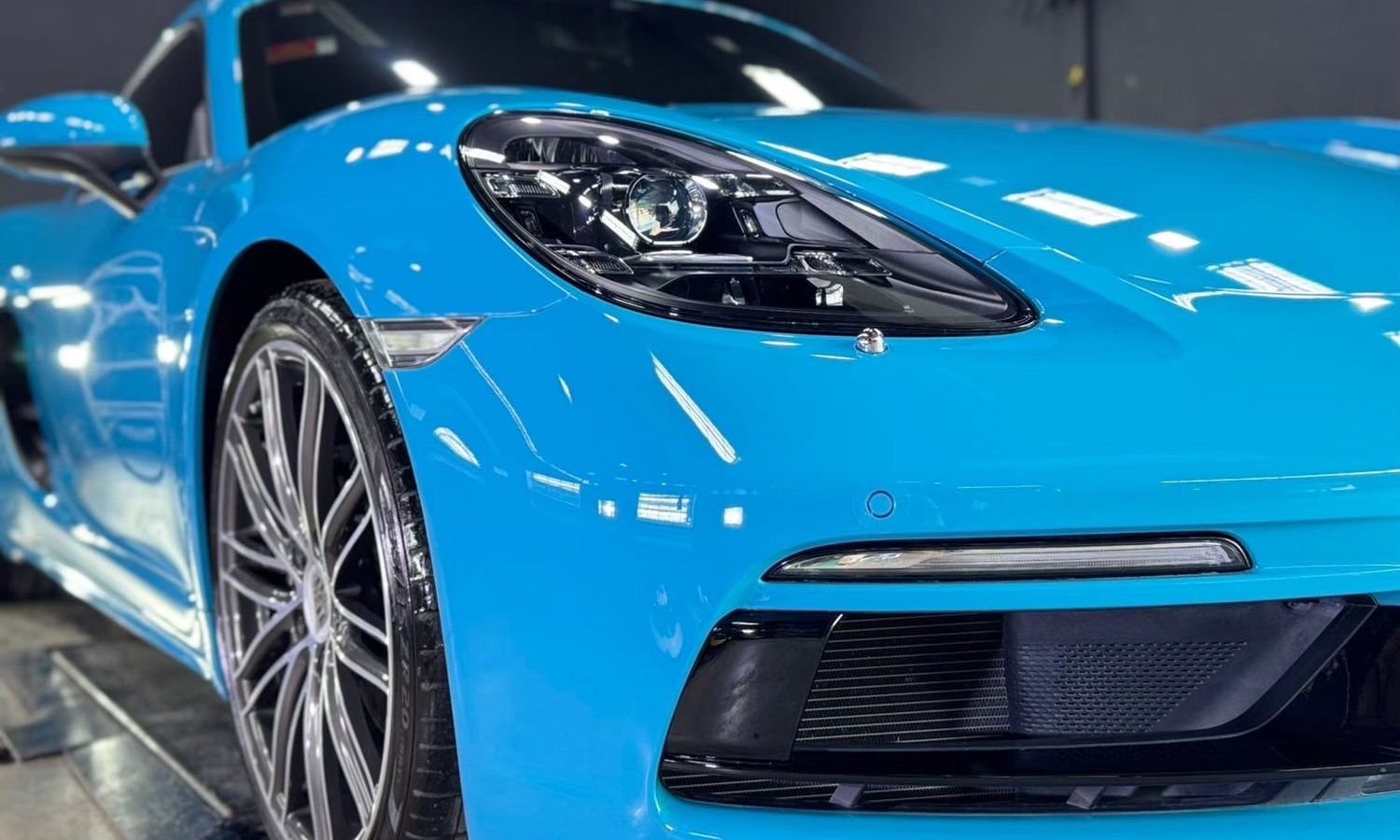 Porsche 718 Cayman ที่ Hi-Quartz